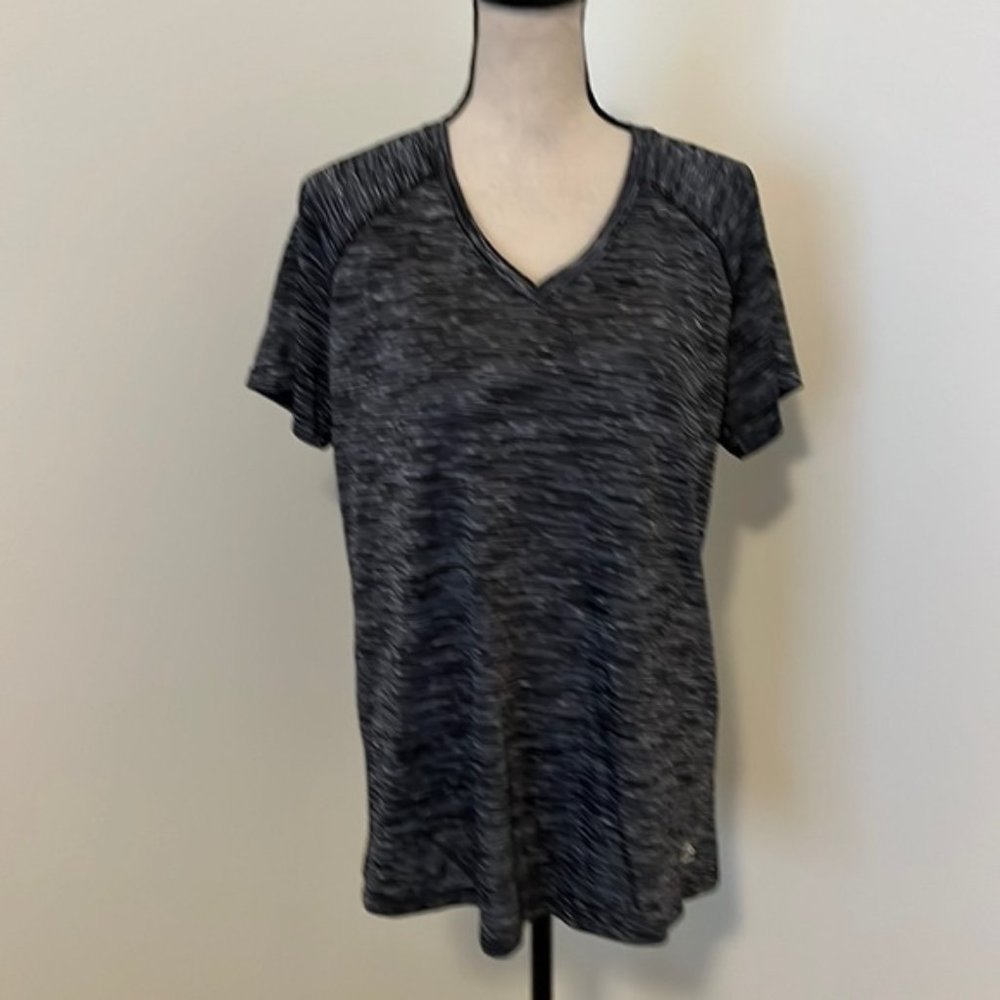 5/25 never used only tried on once, reebox black 1X dri fit shirt super soft